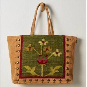 Fleur Stud Tote Color Gardenia